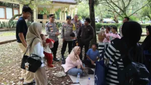 Ribuan Warga Padati Ragunan, Polri Turun Tangan Pastikan Keamanan 7 Ribuan Warga Padati Ragunan, Polri Turun Tangan Pastikan Keamanan