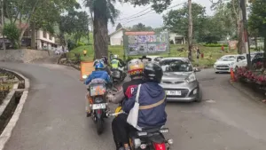Respons Cepat Polri, Lansia Muntah Darah Dievakuasi ke RS di Gunung Mas Bogor 9 Respons Cepat Polri, Lansia Muntah Darah Dievakuasi ke RS di Gunung Mas Bogor