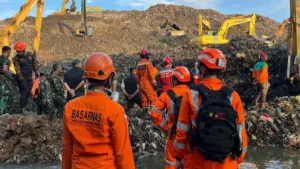 Korban Longsor Sampah Bantargebang Bertambah Jadi 4 Orang, Sopir Truk Ditemukan Tewas 5 Korban Longsor Sampah Bantargebang Bertambah Jadi 4 Orang, Sopir Truk Ditemukan Tewas