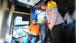 Kapolri Tinjau Terminal Purabaya, Ingatkan Sopir Bus Utamakan Keselamatan Pemudik