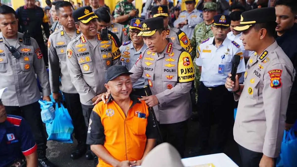Kapolri Tinjau Terminal Purabaya, Ingatkan Sopir Bus Utamakan Keselamatan Pemudik 2 Untitled 15 7
