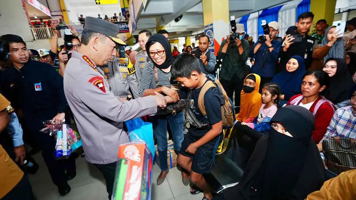 Kapolri Tinjau Terminal Purabaya, Ingatkan Sopir Bus Utamakan Keselamatan Pemudik 3 Untitled 16 6