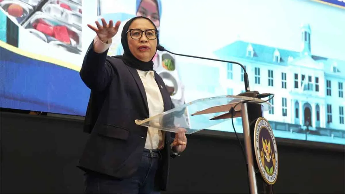 Viral Pria Joget di Dapur Program Gizi, BGN Tegur Keras dan Suspend SPPG 1 Viral Pria Joget di Dapur Program Gizi, BGN Tegur Keras dan Suspend SPPG