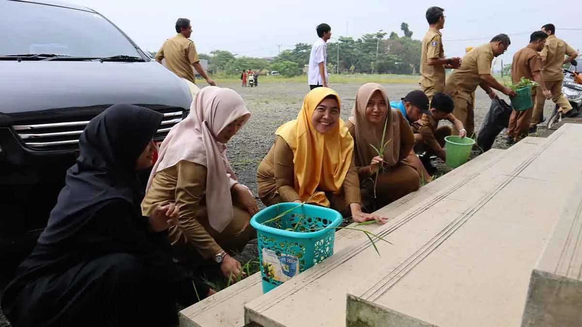 Gerakan Indonesia Asri, Bupati Serang Ratu Zakiyah Perkuat Budaya Peduli Lingkungan 1 Gerakan Indonesia Asri, Bupati Serang Ratu Zakiyah Perkuat Budaya Peduli Lingkungan