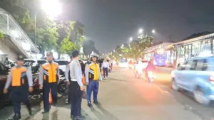 Sudin Perhubungan Jakarta Timur Turun Tangan Atasi Kemacetan di Cililitan Pada Malam Hari 5 Sudin Perhubungan Jakarta Timur Turun Tangan Atasi Kemacetan di Cililitan Pada Malam Hari