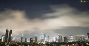 Perang Hari ke-17: 1.300 Orang Tewas di Iran, Drone Serang Teluk dan Harga Minyak Tembus $105 4 Perang Hari ke-17: 1.300 Orang Tewas di Iran, Drone Serang Teluk dan Harga Minyak Tembus $105