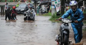 Luapan Kali Sabi Sebabkan Lima Kecamatan di Kabupaten Tangerang Terdampak Banjir 4 Luapan Kali Sabi Sebabkan Lima Kecamatan di Kabupaten Tangerang Terdampak Banjir