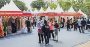 Bazar Ramadan di Balai Kota Jakarta Diserbu Warga, 3.000 Paket Sembako Murah Disiapkan 8 Bazar Ramadan di Balai Kota Jakarta Diserbu Warga, 3.000 Paket Sembako Murah Disiapkan