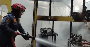 Warung Soto Mi di Tanahsareal Bogor Terbakar Akibat Kebocoran Gas, Pemilik Luka Ringan 2 Warung Soto Mi di Tanahsareal Bogor Terbakar Akibat Kebocoran Gas, Pemilik Luka Ringan