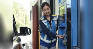 Saldo e-Toll Kurang Bikin Antrean Kendaraan Mengular di Gerbang Tol