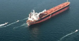 Iran Bantah Tutup Selat Hormuz, Tapi Ancam Kapal AS dan Israel Tetap Jadi Target