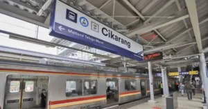 Puncak Arus Balik, Kedatangan Pemudik di Stasiun Bekasi Tembus 8.340 Orang 3 Puncak Arus Balik, Kedatangan Pemudik di Stasiun Bekasi Tembus 8.340 Orang