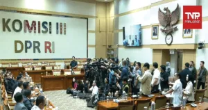 Komisi III DPR Siap Jadi Penjamin Penangguhan Penahanan Amsal Sitepu, Soroti Keadilan Substantif 6 Komisi III DPR Siap Jadi Penjamin Penangguhan Penahanan Amsal Sitepu, Soroti Keadilan Substantif
