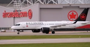 Pesawat Air Canada Tabrak Truk Damkar di Bandara LaGuardia