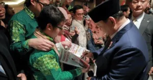 Taufik Akmal Ukir Momen Spesial, Dapat Tanda Tangan Prabowo