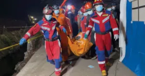 Tragedi Bantargebang: Operasi SAR Ditutup, 7 Tewas dan 6 Selamat dari Longsor Gunung Sampah 6 Tragedi Bantargebang: Operasi SAR Ditutup, 7 Tewas dan 6 Selamat dari Longsor Gunung Sampah
