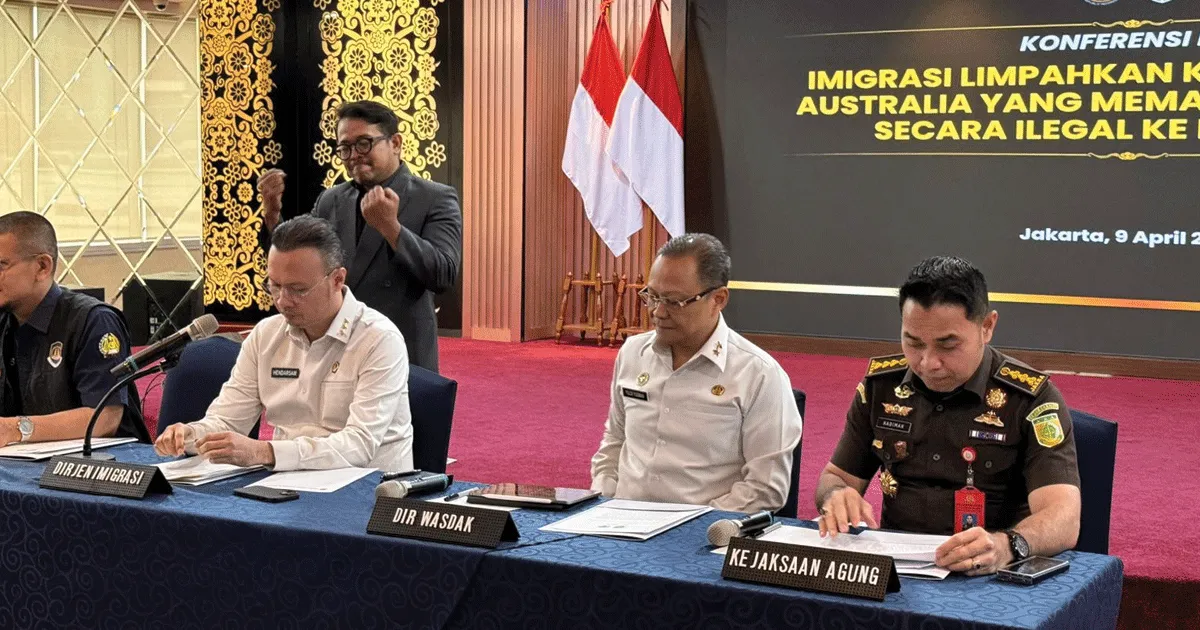 Masuk Lewat Jalur “Gelap”, 3 WNA Australia Hadapi Meja Hijau 2 IMIGRASI3