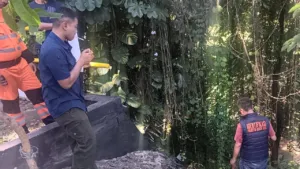 Usai Bertengkar, Seorang Perempuan Nekat Lompat dari Jembatan Paledang Bogor 9 Usai Bertengkar, Seorang Perempuan Nekat Lompat dari Jembatan Paledang Bogor