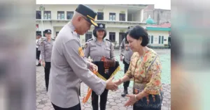 Pesan Menyentuh Kapolres Karo saat Pelepasan ASN: Tetap Mengabdi Meski Purna Bakti 3 Pesan Menyentuh Kapolres Karo saat Pelepasan ASN: Tetap Mengabdi Meski Purna Bakti