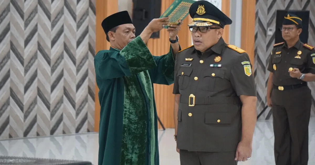 Resmi Dipromosikan! Dedie Tri Hariyadi Kini Jabat Kajati Sumbar, Ini Rekam Jejaknya 1 Resmi Dipromosikan! Dedie Tri Hariyadi Kini Jabat Kajati Sumbar, Ini Rekam Jejaknya