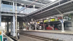 KRL Cikarang Kembali Normal, Stasiun Bekasi Timur Perlahan Bangkit dari Duka 9 KRL Cikarang Kembali Normal, Stasiun Bekasi Timur Perlahan Bangkit dari Duka