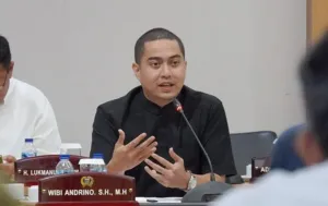 Mobil Dinas Dipakai Saat Libur, Legislator DKI Dorong Penindakan dan Sanksi Tegas 7 Mobil Dinas Dipakai Saat Libur, Legislator DKI Dorong Penindakan dan Sanksi Tegas