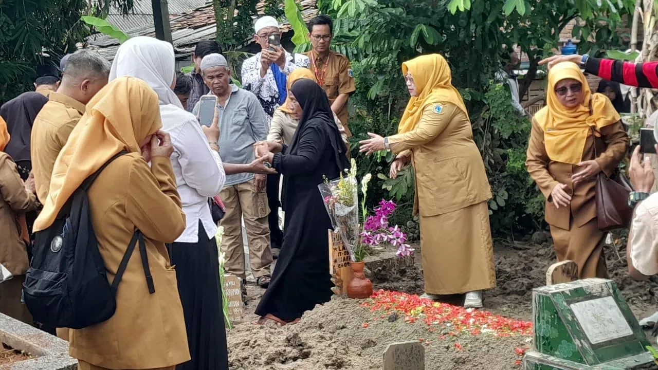 Kisah Pilu Guru Muda Lulusan S2 UNJ, Tewas dalam Tragedi Tabrakan Kereta di Bekasi Timur 3 Nurlaela3