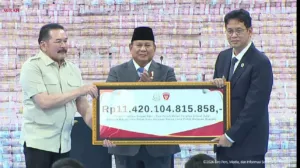 Prabowo Saksikan Penyerahan Penertiban Penyelamatan Uang Negara Rp11,4 Triliun 2 Prabowo Saksikan Penyerahan Penertiban Penyelamatan Uang Negara Rp11,4 Triliun