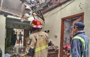Rumah Saksi Kunci Kasus Suap Ijon Proyek Bupati Bekasi Diduga Dibakar, Ini Faktanya 5 Rumah Saksi Kunci Kasus Suap Ijon Proyek Bupati Bekasi Diduga Dibakar, Ini Faktanya