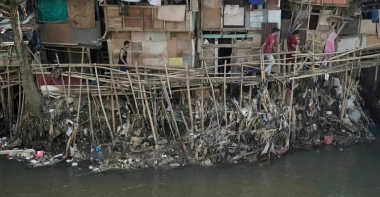 Kualitas Sungai Ciliwung Kian Memburuk, Limbah Domestik hingga Mikroplastik Jadi Ancaman 1 Kualitas Sungai Ciliwung Kian Memburuk, Limbah Domestik hingga Mikroplastik Jadi Ancaman