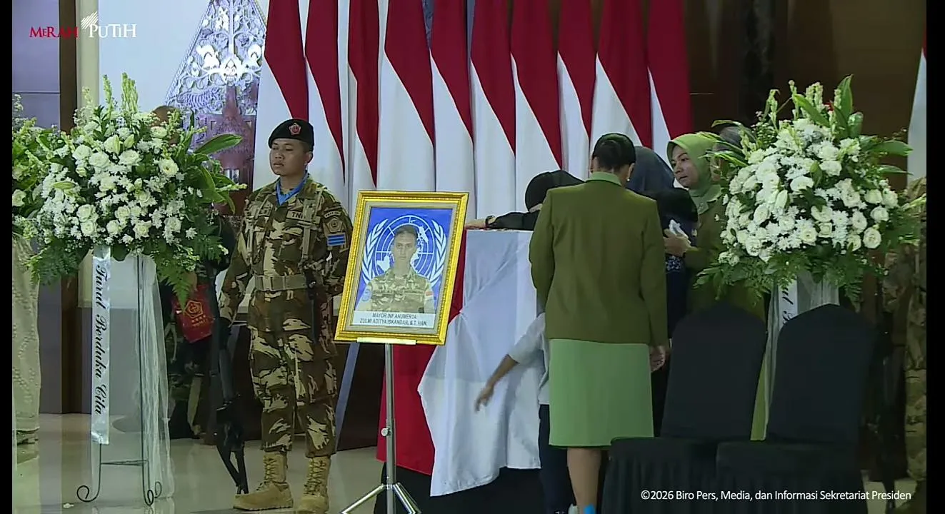 Tiga Prajurit TNI Gugur di Lebanon Tiba di Indonesia, Presiden Prabowo Beri Penghormatan Terakhir 2 TNI2