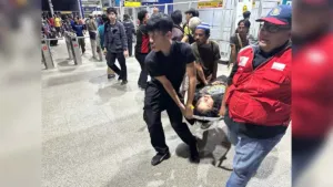 BREAKING NEWS: KRD Tabrak KRL di Bekasi Timur, Puluhan Penumpang Luka-Luka dan Pingsan