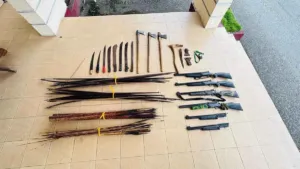 Ratusan Senjata Tradisional Disita dari Markas KKB 4 Ratusan Senjata Tradisional Disita dari Markas KKB