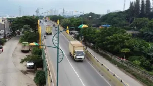 Tanpa Regulasi, Truk Bebas Melintas Bikin Jalanan Bekasi Kian Mematikan