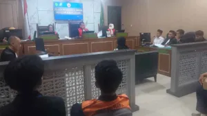 Hakim Pengadilan Negeri Depok Soroti Kondisi Mental Terdakwa Teror Bom, Sidang Diwarnai Pengakuan Mengejutkan 5 Hakim Pengadilan Negeri Depok Soroti Kondisi Mental Terdakwa Teror Bom, Sidang Diwarnai Pengakuan Mengejutkan
