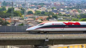 Diterjang Cuaca Ekstrem, Whoosh Tetap Aman! Ini Fakta di Balik Video Viral