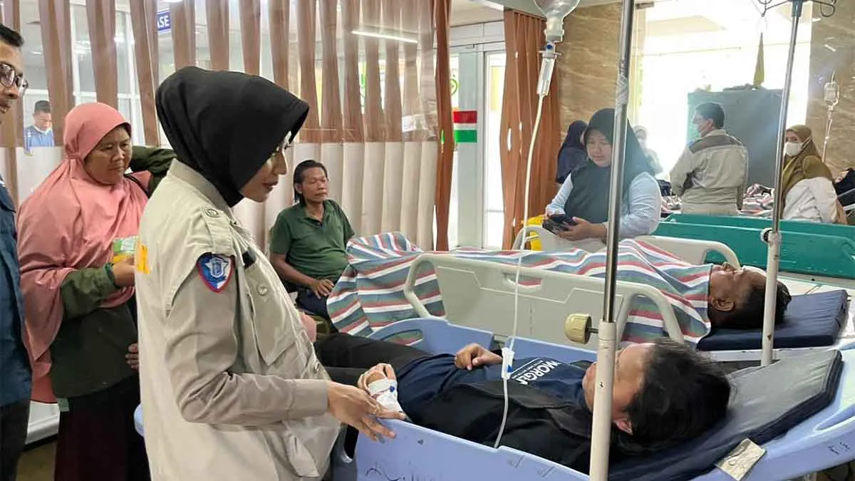 Pulihkan Trauma, Polisi Dampingi Korban Kecelakaan KA di RSUD Bekasi 2 Untitled 3 16