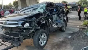 Mobil Tertabrak KRL di Perlintasan Sholeh Iskandar Bogor, Perjalanan Sempat Terganggu