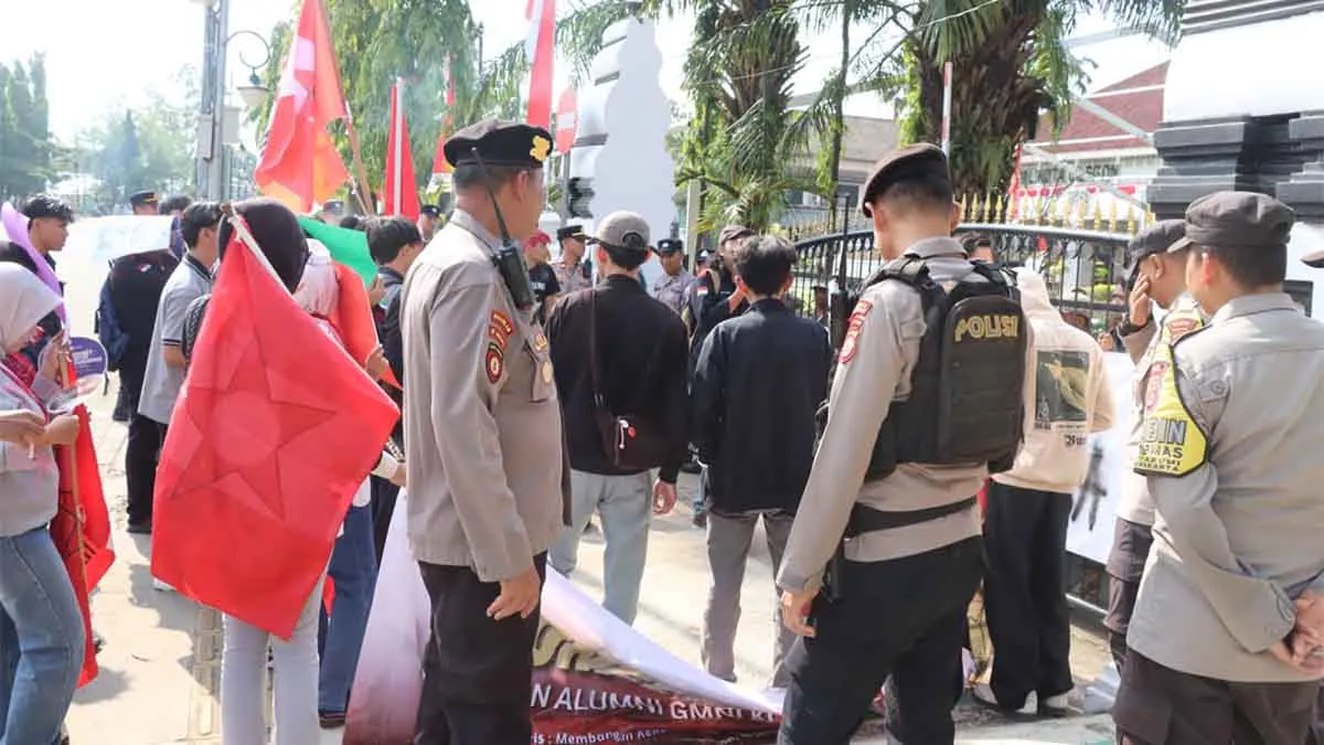 HUT ke-27 Cilegon Diwarnai Protes: Pengangguran Tinggi, Pemkot Dinilai Gagal Mahasiswa 2 Untitled 4 15