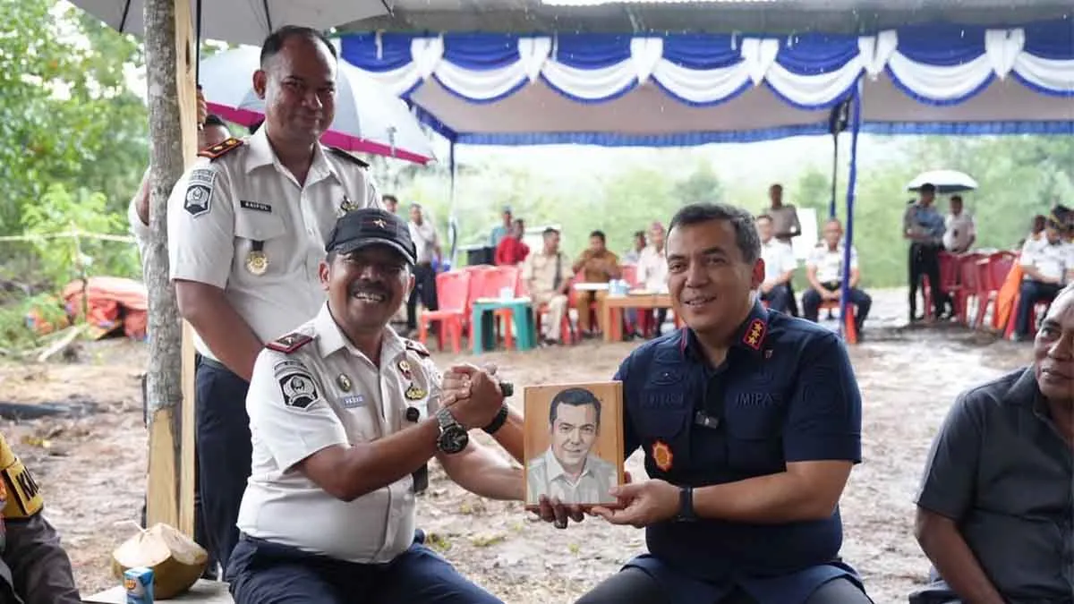 Wamen Imipas Silmy Karim Terima Lukisan dari Warga Binaan, Karyanya Tuai Apresiasi 1 Wamen Imipas Silmy Karim Terima Lukisan dari Warga Binaan, Karyanya Tuai Apresiasi