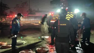 Aksi Heroik Brimob Tembus Kobaran Api SPBE Cimuning Bekasi demi Selamatkan Warga