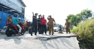 Jalan CBL di Cibitung Bekasi Amblas di Tiga Titik, Ini Penyebabnya