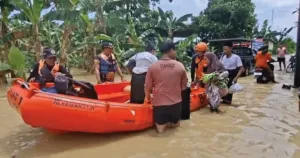 Banjir Demak Makin Parah! Ribuan Warga Mengungsi, Tanggul Jebol Picu Genangan hingga 1,5 Meter