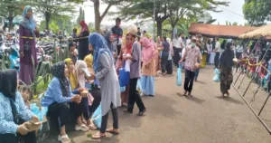Terharu dan Senang Terima Sembako dan Pengobatan Gratis, Warga: Terima Kasih Pak Menteri Agus