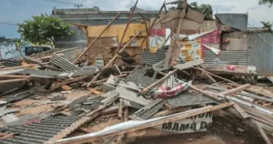 Puting Beliung Terjang Cikarang Bekasi, 27 Rumah Rusak dalam Sekejap 4 Puting Beliung Terjang Cikarang Bekasi, 27 Rumah Rusak dalam Sekejap