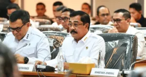 Rapat di DPR, Menteri Agus Beberkan Strategi Imigrasi Hadapi Dampak Konflik Global 6 Rapat di DPR, Menteri Agus Beberkan Strategi Imigrasi Hadapi Dampak Konflik Global