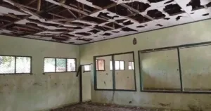 Bupati Pandeglang Abaikan Sekolah Rusak, Siswa SDN Cimanggu 3 Belajar di Teras Saat Hujan 7 Bupati Pandeglang Abaikan Sekolah Rusak, Siswa SDN Cimanggu 3 Belajar di Teras Saat Hujan