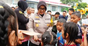 Di Balik Ketegasan Sumarni, Tersimpan Sosok Humanis Menginspirasi 6 Di Balik Ketegasan Sumarni, Tersimpan Sosok Humanis Menginspirasi