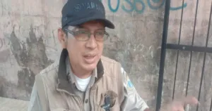 Sampah Menggunung 4 Meter, Sudin LH Turunkan Dua Truk di Kolong Tol Wiyoto Wiyono
