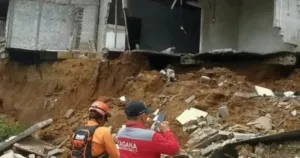 Pergerakan Tanah di Babakan Madang Bogor Rusak 7 Rumah, 28 Warga Mengungsi 4 Pergerakan Tanah di Babakan Madang Bogor Rusak 7 Rumah, 28 Warga Mengungsi